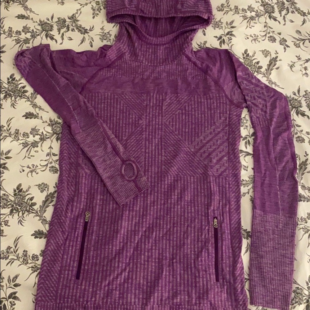 Lululemon long sleeve size 6